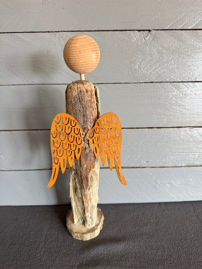 Rückansicht handgefertigter Treibholz Engel Thamiel