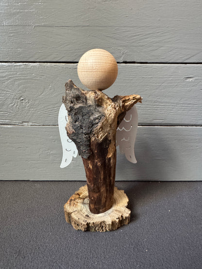 Handgefertigter Engel Uriel aus Treibholz von Nord- und Ostsee in Schleswig-Holstein