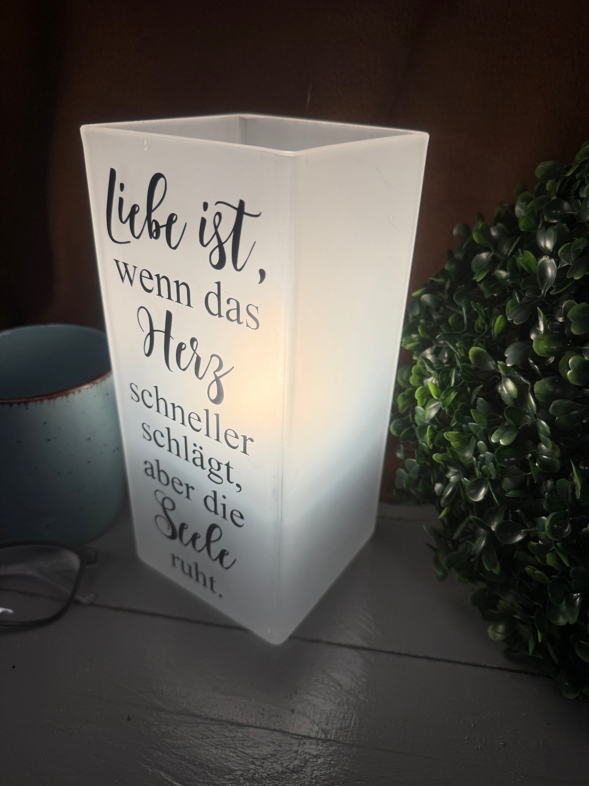 Personalisierbare Hochzeitslampe mit den Namen des Brautpaares.