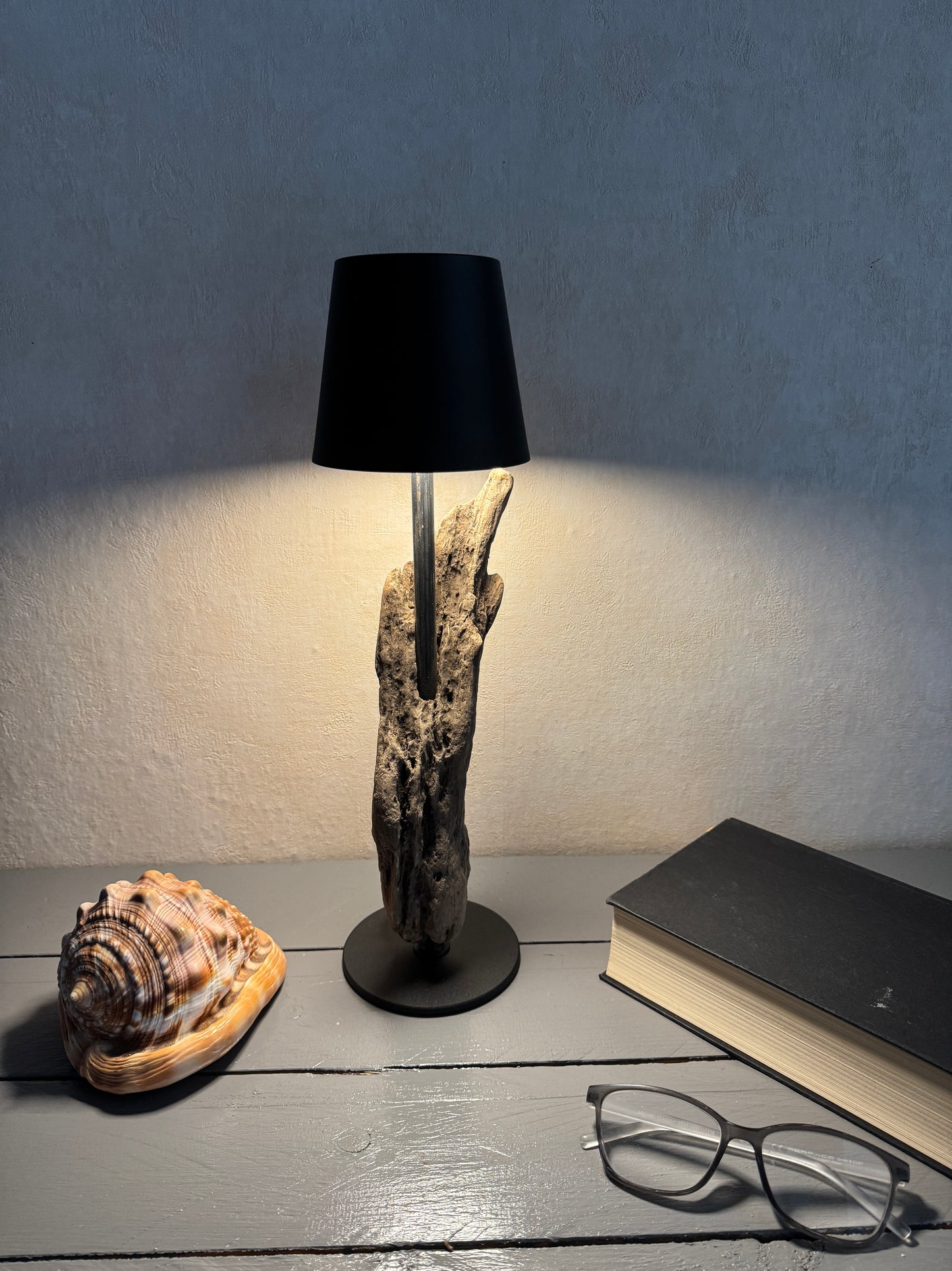 Dimmbare Treibholzlampe mit mittlerer Helligkeit