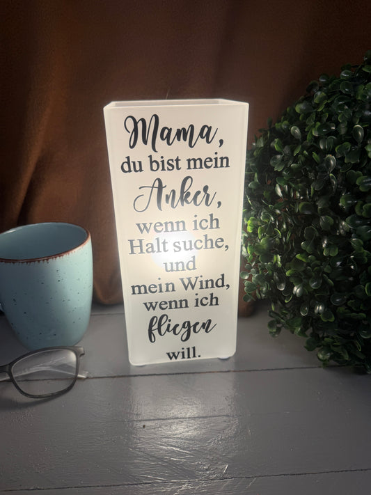 Personalisierte Glaslampe als Geschenk für Mama mit Spruch Anker und Wind.