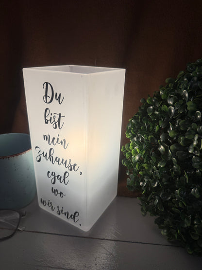 Personalisierte Hochzeitslampe Du bist mein Zuhause mit den Namen des Paares.