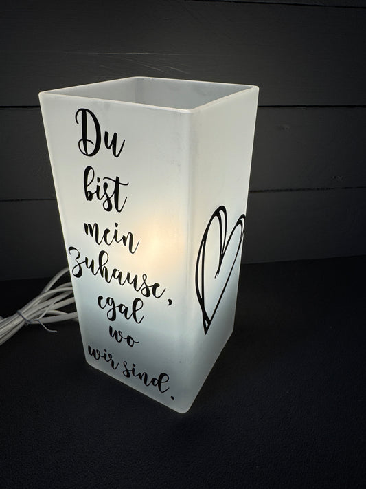 Glaslampe mit Spruch „Du bist mein Zuhause“ als personalisiertes Hochzeitsgeschenk