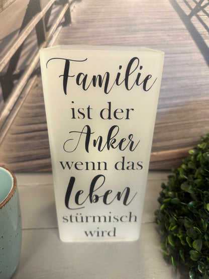 Glaslampe Familie Anker im Sturm mit Anker-Spruch von vorne ohne Beleuchtung