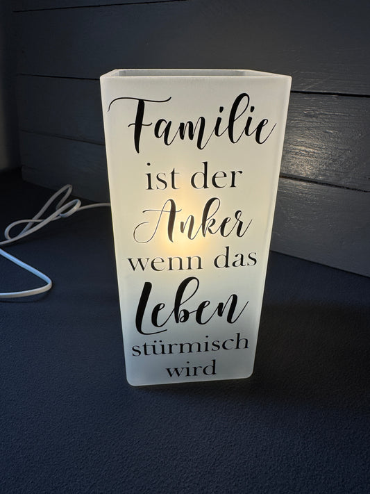 Glaslampe mit Familienspruch Familie ist der Anker