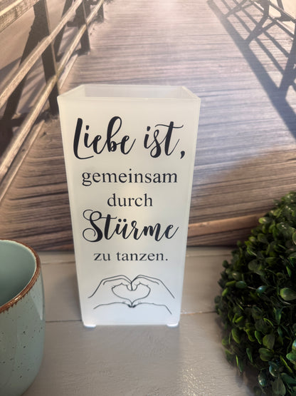 Glaslampe Gemeinsam durch Stürme mit Liebe-ist-Spruch von vorne ohne Beleuchtung