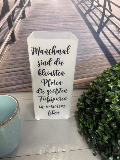Glaslampe mit Spruch Manchmal sind die kleinsten Pfoten die größten Fußspuren im Leben von vorne ohne Beleuchtung