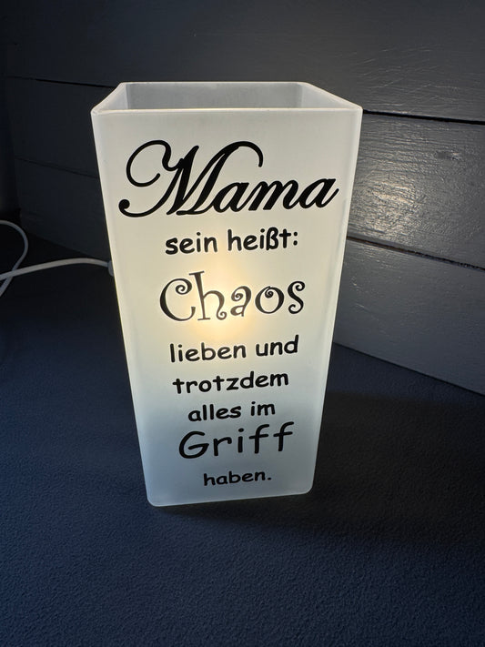 Glaslampe mit lustigem Mama Spruch Chaos lieben