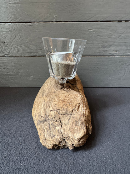 Maritime Deko aus Ostseeholz mit Glas und Sand