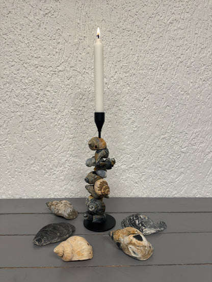 Kerzenständer mit Wellhornschnecken von der Nordseeküste bei Blåvand