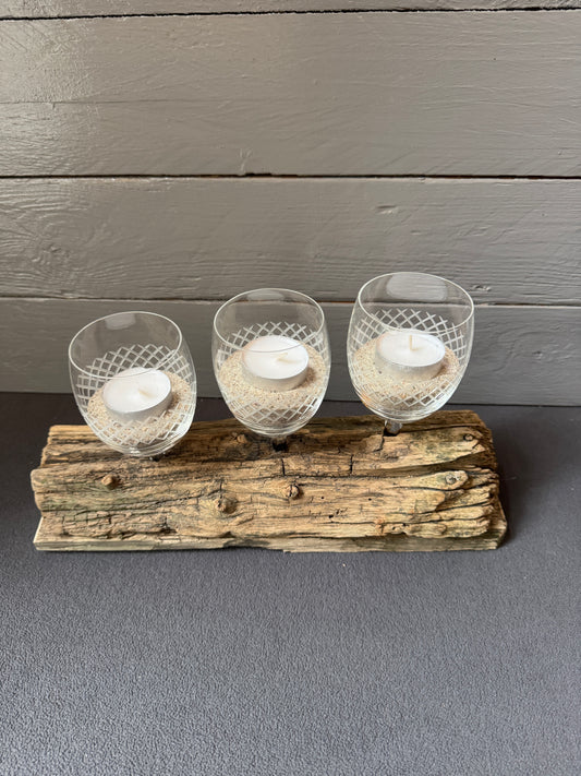 Handgefertigtes Unikat mit drei Weingläsern als Teelichthalter