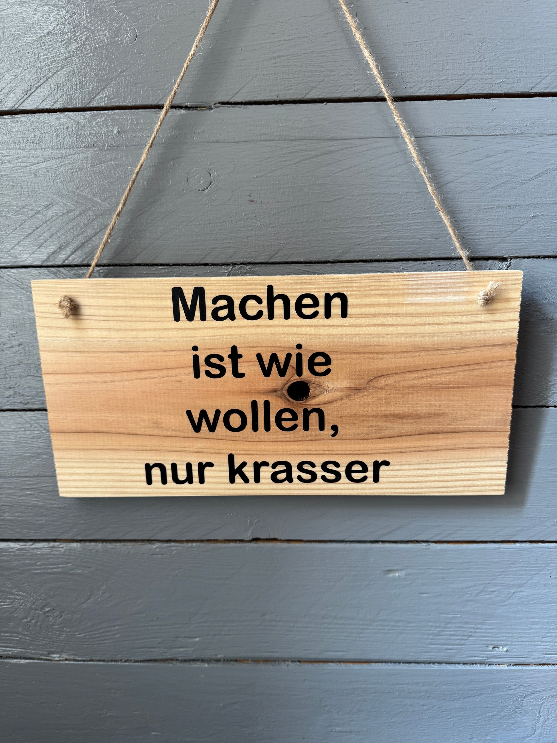 Holzschild mit Sisalaufhängung für Motivation im Arbeitszimmer oder Büro