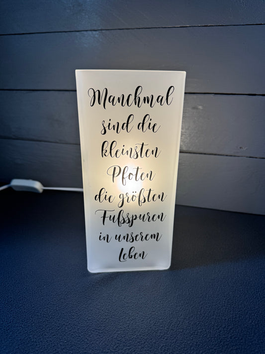 Lampe mit Spruch über Tierliebe und Erinnerung