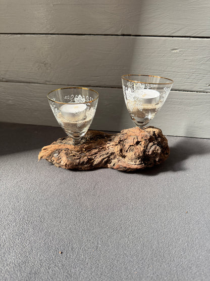 Tischdekoration aus Treibholz mit Glas und Ostseesand