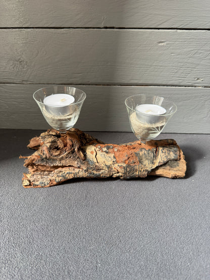 Tischdekoration aus Treibholz mit Glas im Coastal Style
