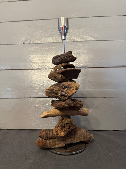 Silberfarbene Metallfassung im eleganten Küstenstil