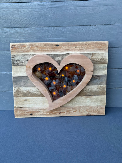 Handgefertigtes Wandbild aus Meerglas und Altholz