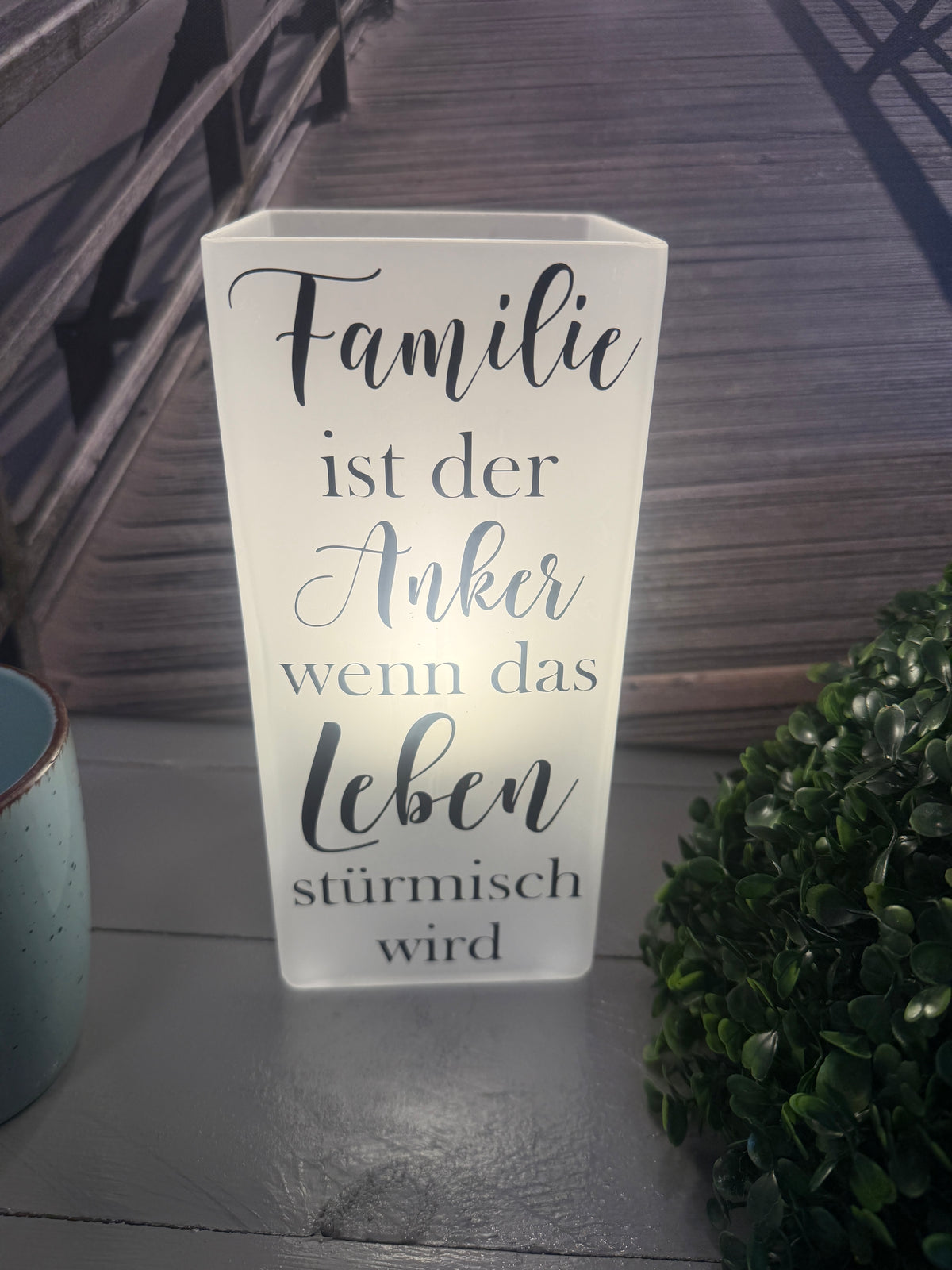 Beleuchtete personalisierte Glaslampe Familie Anker im Sturm mit Familienspruch