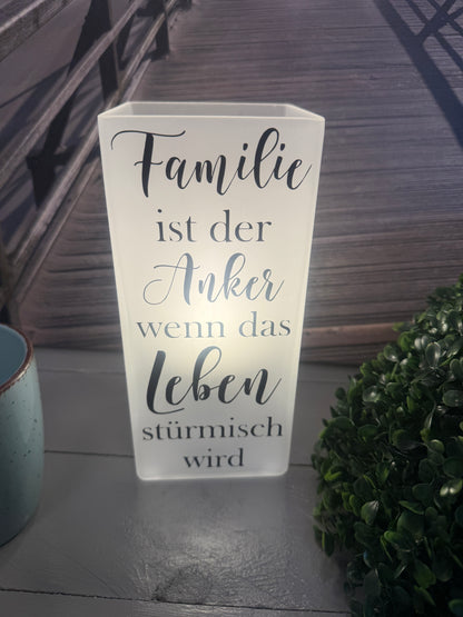 Beleuchtete personalisierte Glaslampe Familie Anker im Sturm mit Familienspruch