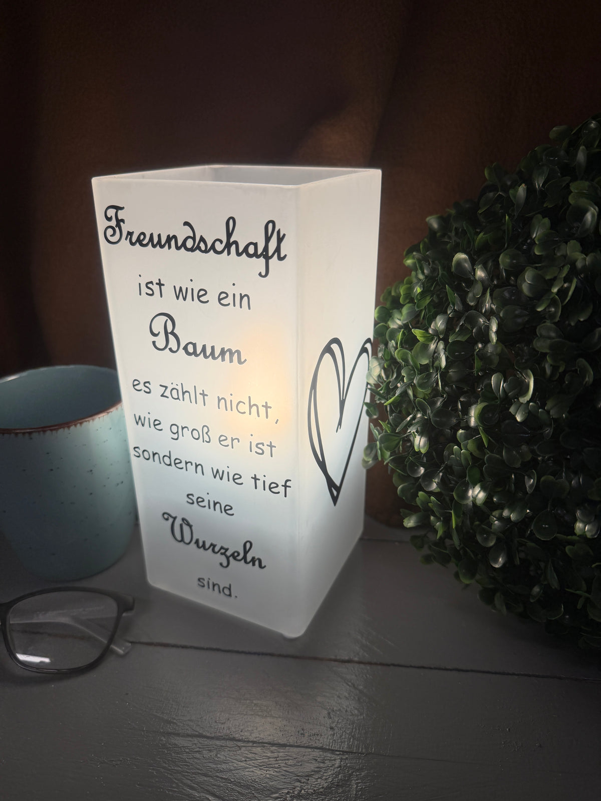 Personalisierte Freundschaftslampe mit individuellem Namen als Geschenk.