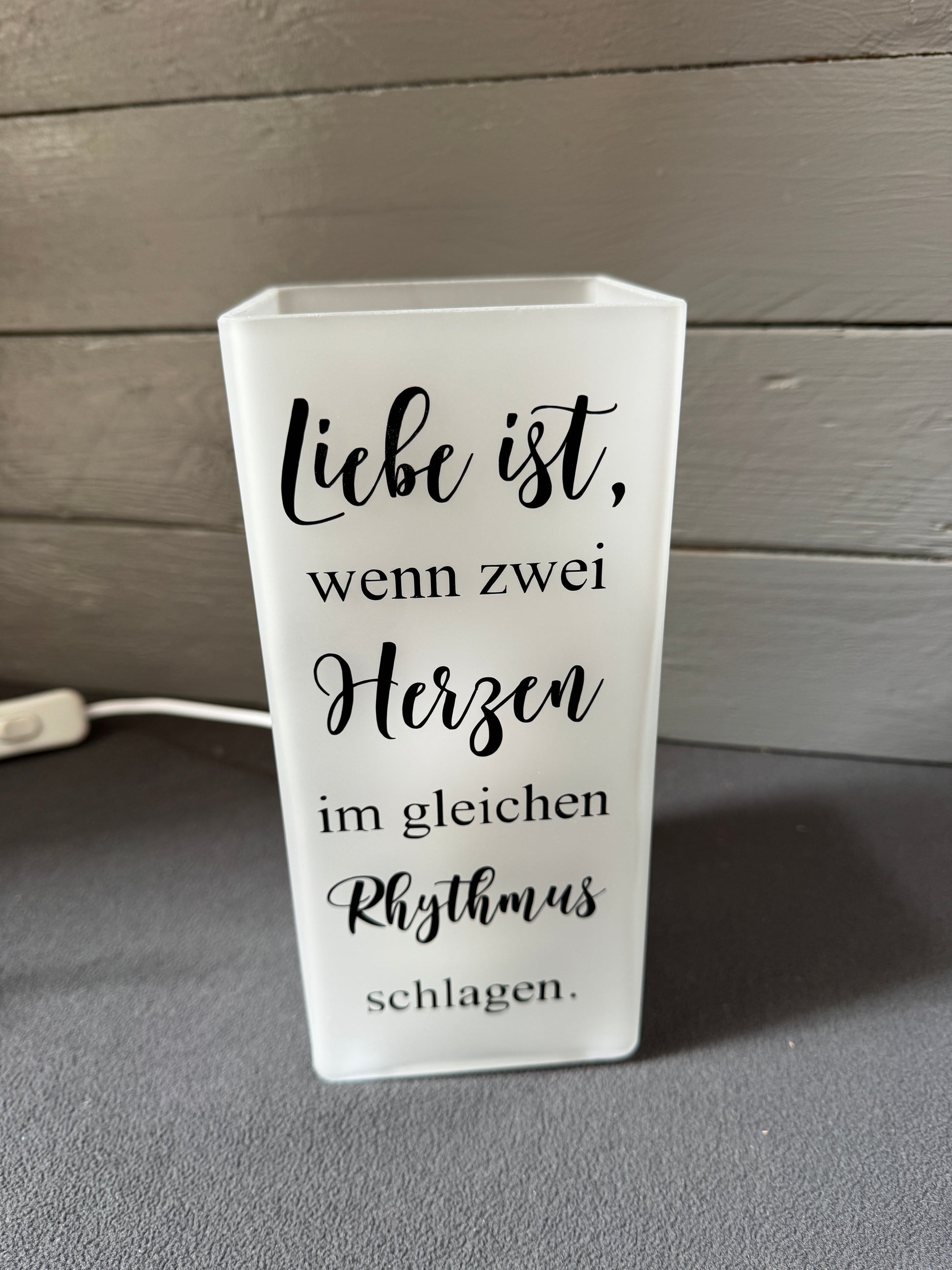 Personalisierte Glaslampe als Hochzeitsgeschenk