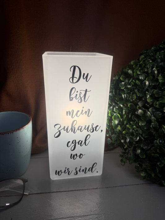 Personalisierte Glaslampe Du bist mein Zuhause als Hochzeitsgeschenk für ein Paar.
