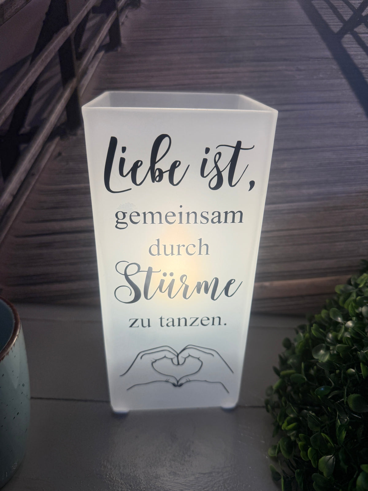 Beleuchtete Glaslampe Gemeinsam durch Stürme als personalisiertes Hochzeitsgeschenk