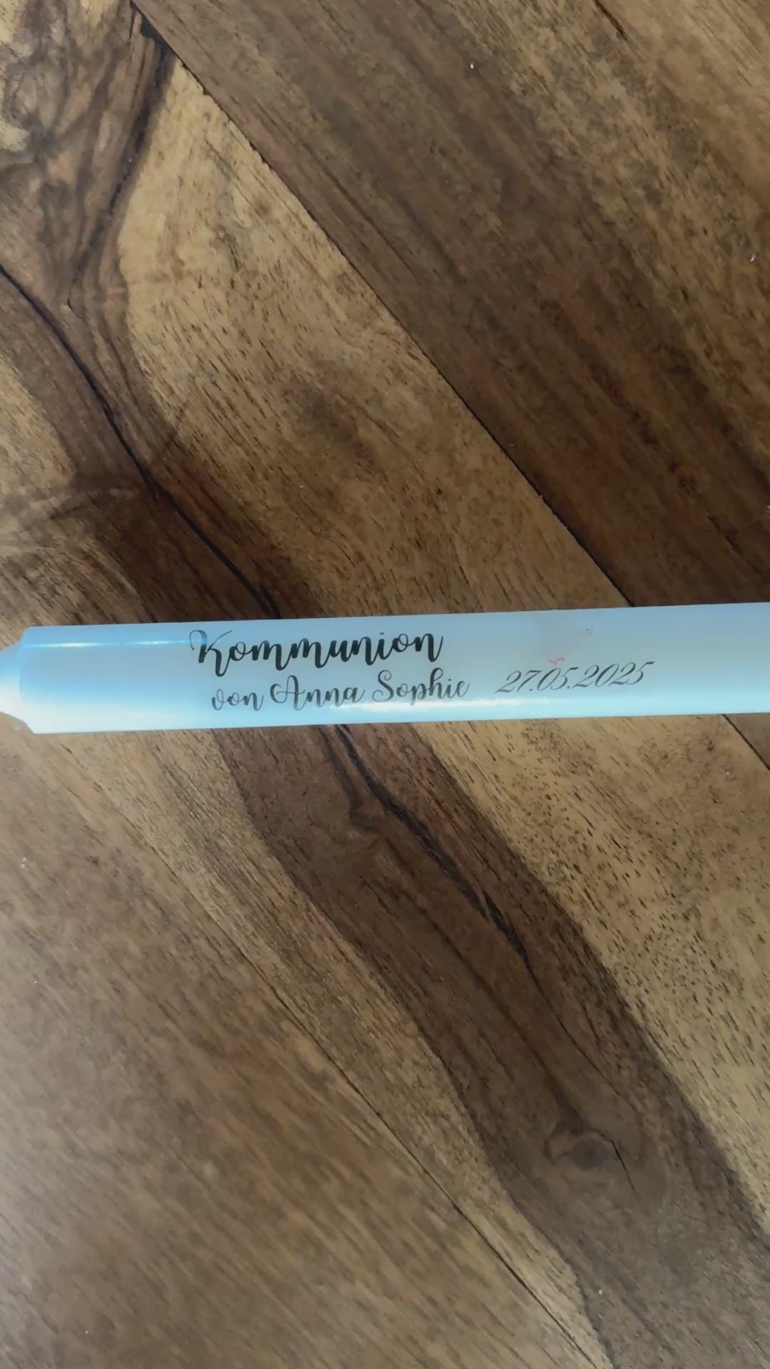 DIY-Stabkerze zur Kommunion mit personalisiertem Motiv