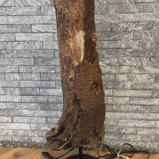 Nachhaltiger Lampenfuß aus recyceltem Material bei der Treibholz-Stehlampe Ostseelicht Damp