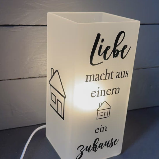 Video: Glaslampe „Haus wird durch Liebe zum Zuhause“ – Geschenk zur Hochzeit