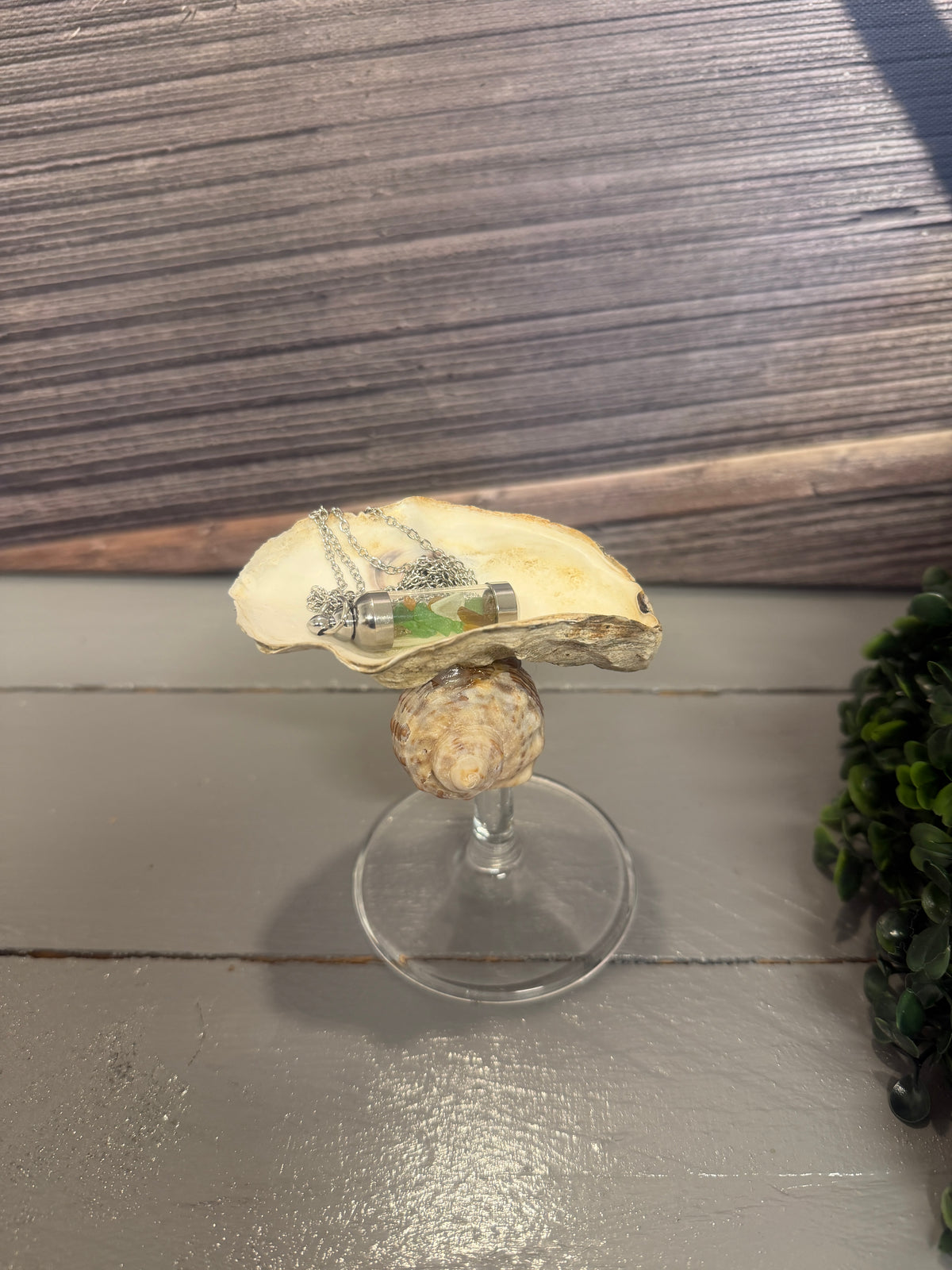 Austernschale als maritime Schmuckablage Strandperle für Ketten Ringe und Ohrringe