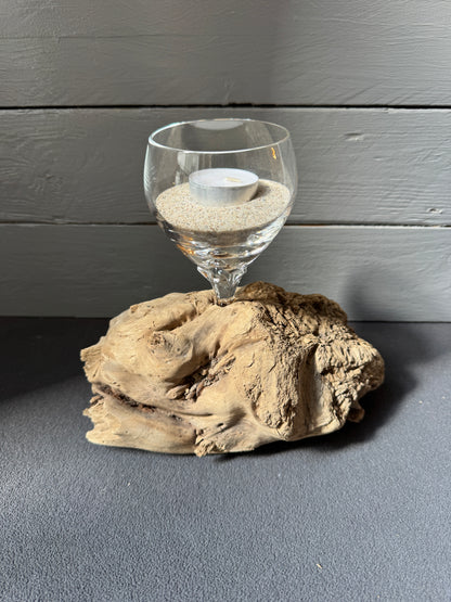 Handgefertigter Treibholz Kerzenhalter mit Glas und Ostseesand