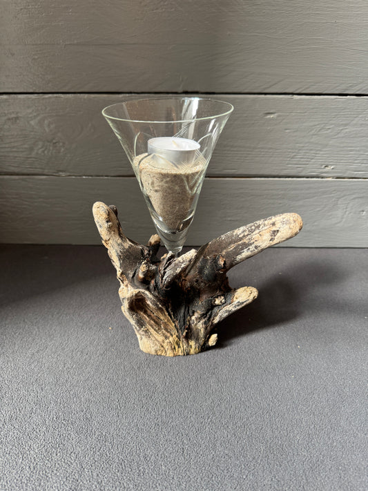 Handgefertigter Treibholz Kerzenhalter mit Glas und Ostseesand aus Schleswig-Holstein