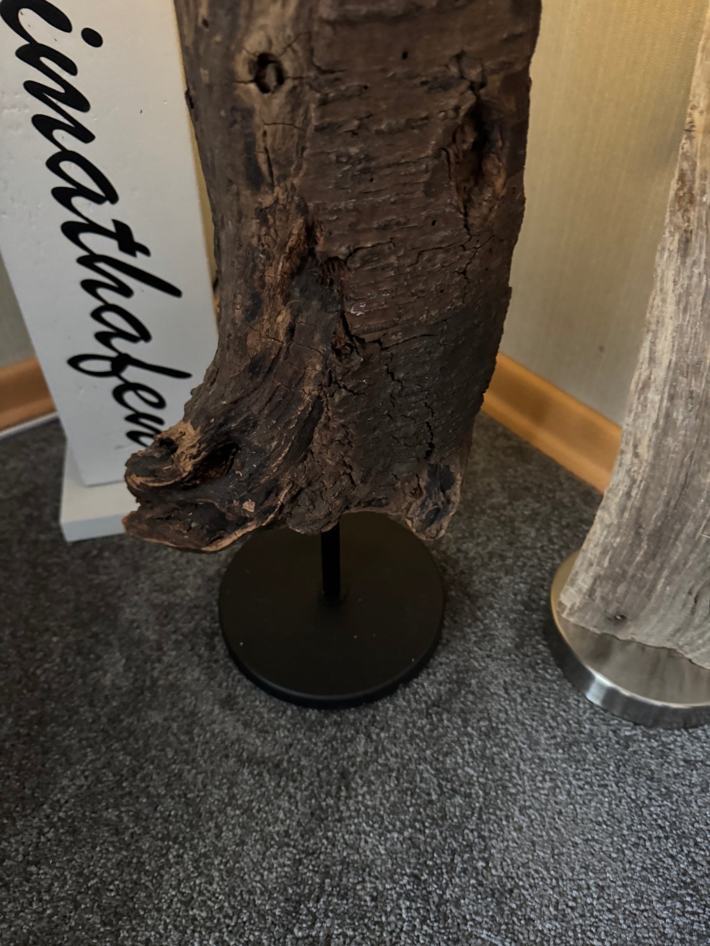 Detailansicht der maritimen Treibholz-Stehlampe „Ostseelicht Damp“ aus Schleswig-Holstein.