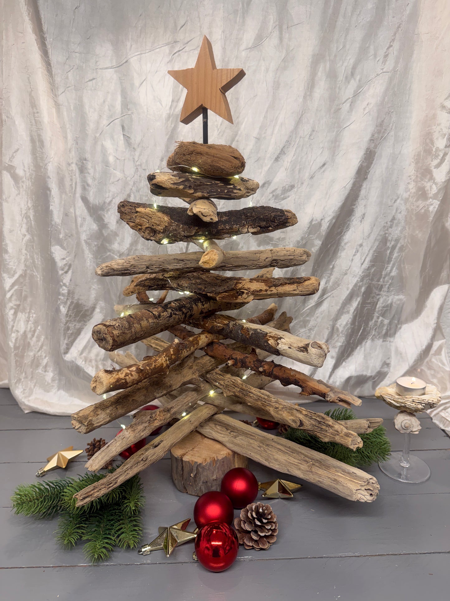 Handgefertigter Treibholz-Weihnachtsbaum 57 cm aus Nordsee-Treibholz mit naturbelassenem Treibholzfuß.