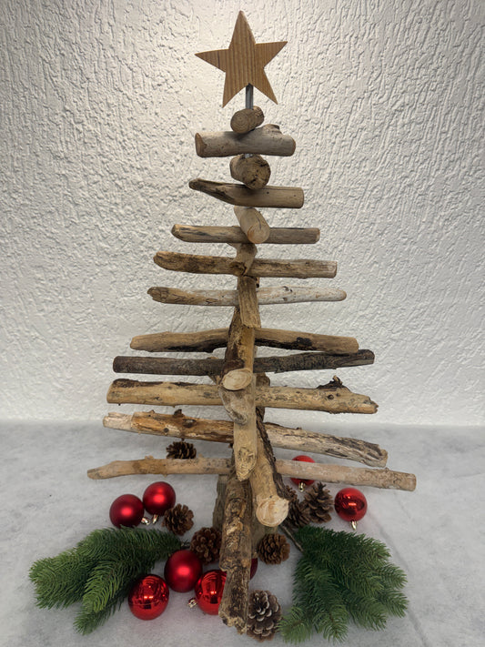 Handgefertigter Treibholz-Weihnachtsbaum 64 cm aus Nordsee-Treibholz mit massivem Treibholzfuß und Stern aus Altholz.