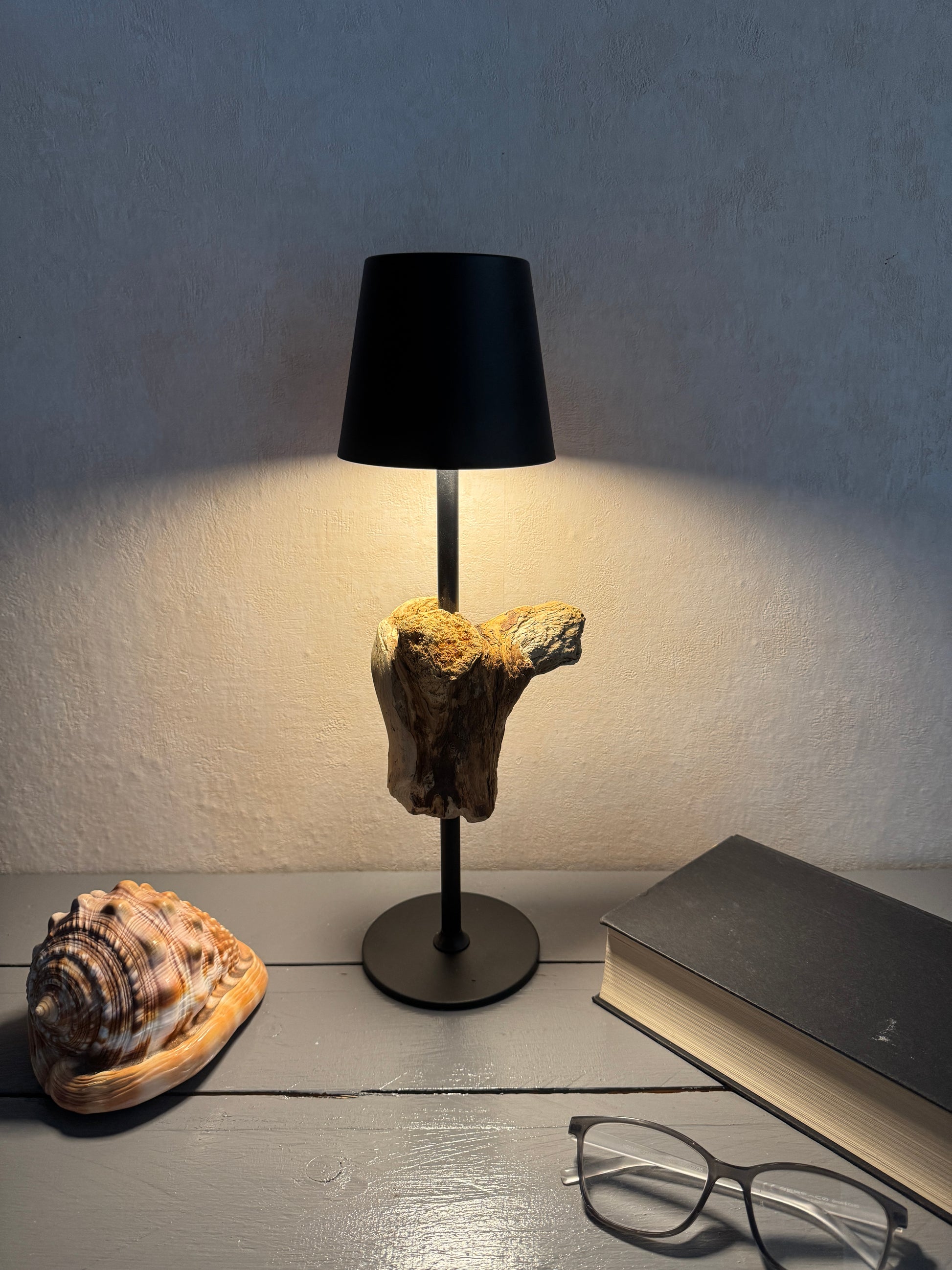 Dimmbare Treibholzlampe mit mittlerer Helligkeit