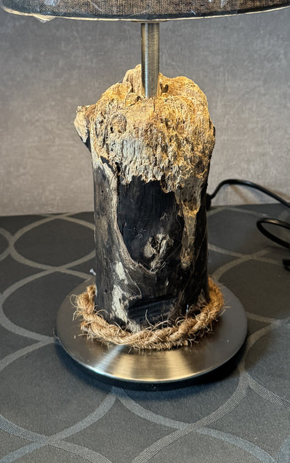 Detailaufnahme der natürlichen Maserung des Nordsee-Treibholzes