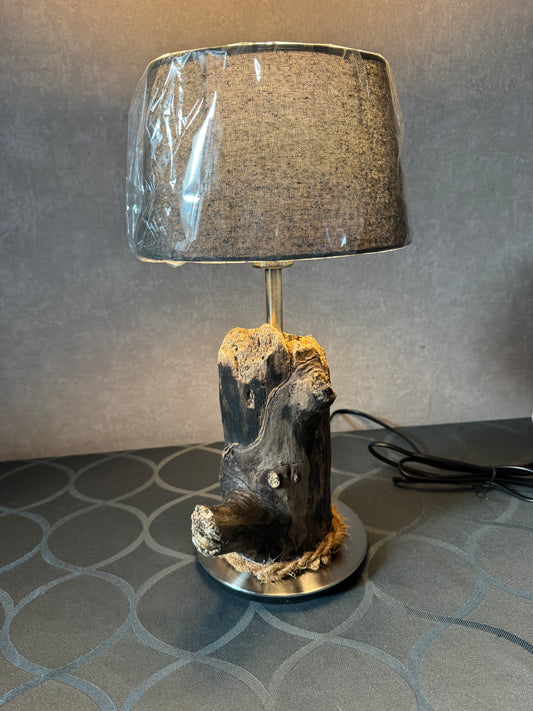 Treibholz Tischlampe im rustikalen Küstenstil – Rückansicht