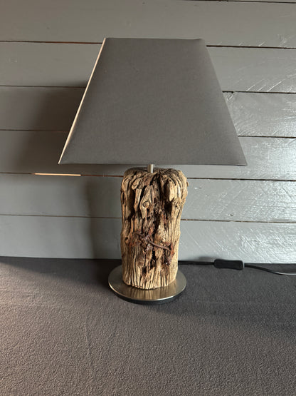 Maritime Tischlampe eckig aus Treibholz Grau