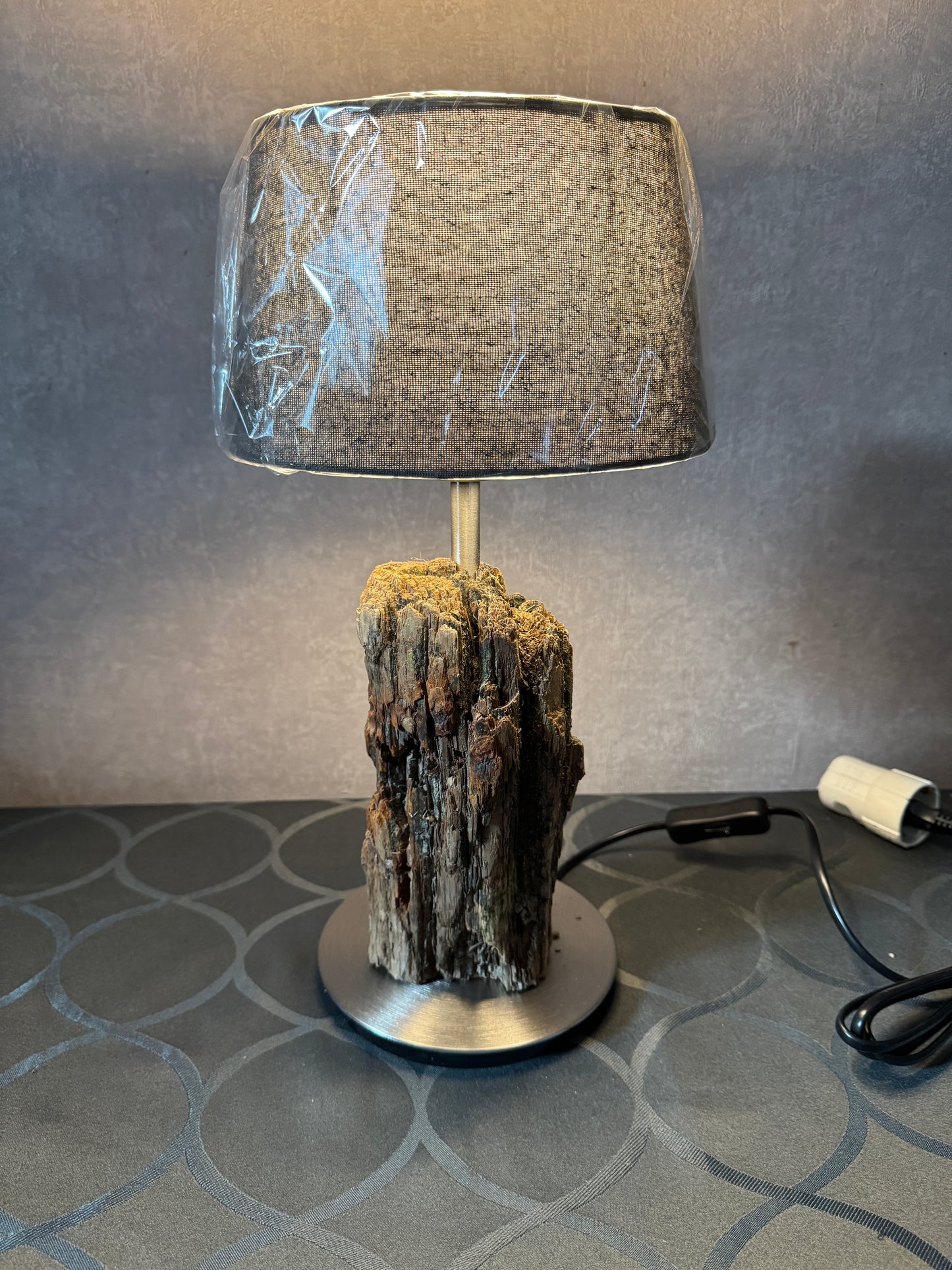 Treibholz Tischlampe im rustikalen Küstenstil – Rückansicht