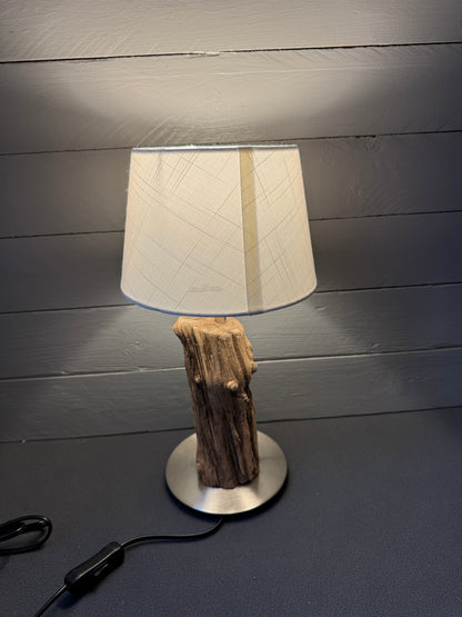 Treibholz Tischlampe aus Nordseeholz im rustikal-modernen Stil – Rückansicht