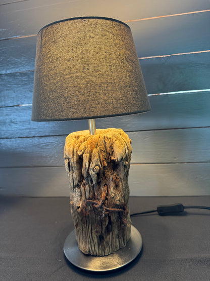 Handgefertigte Lampe rund 20 cm Grau angeschaltet