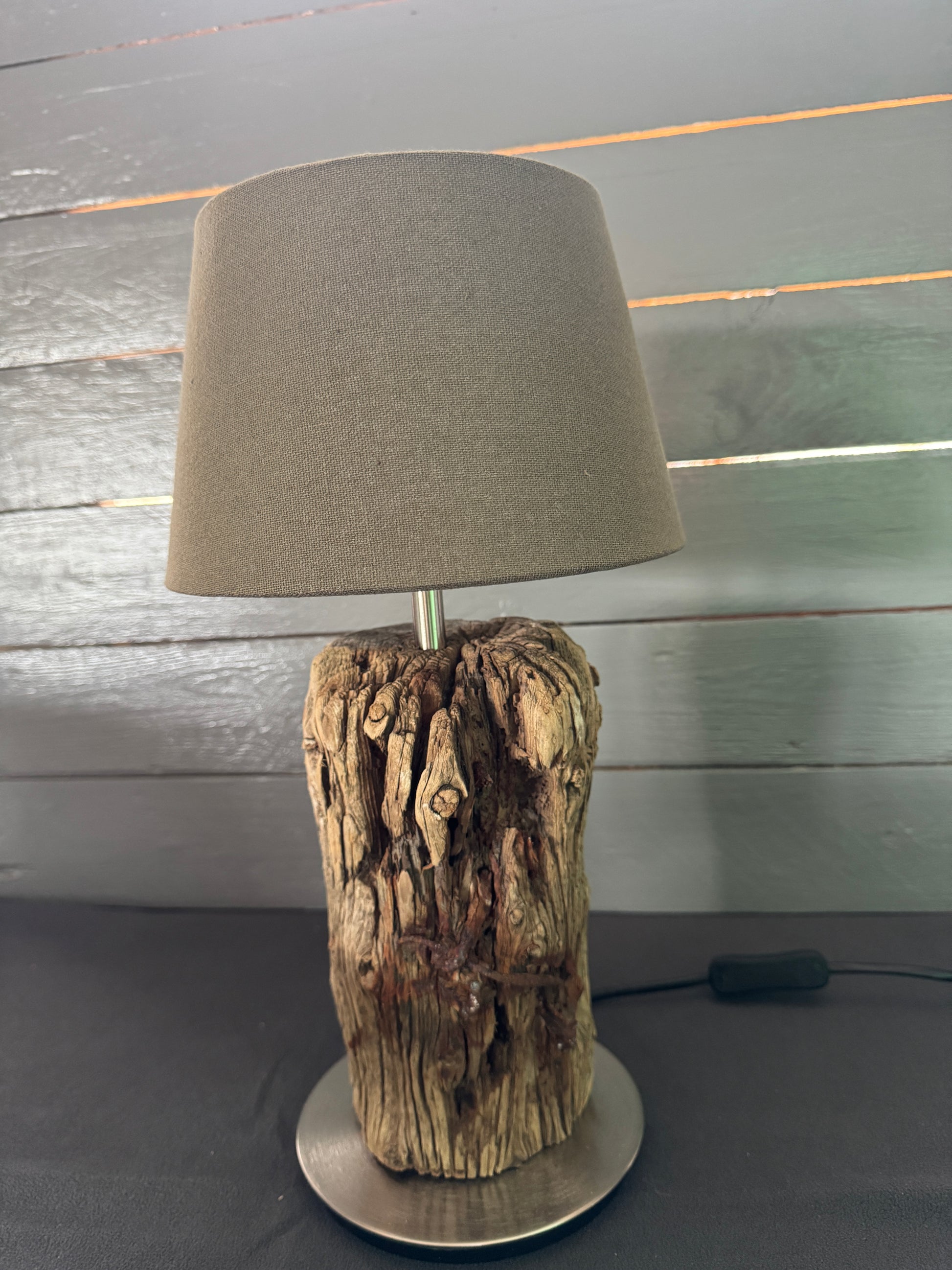 Handgefertigte Lampe rund 20 cm Grau