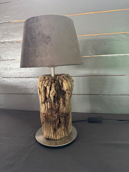 Treibholzlampe rund 20 cm Grau samtig mit Lampenschirm ausgeschaltet
