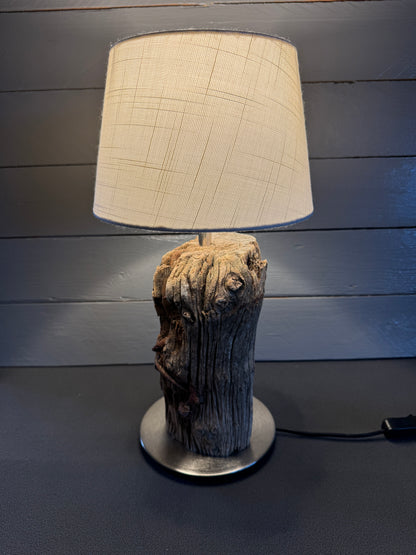 Treibholzlampe rund 20 cm Hellbeige mit warmem Licht