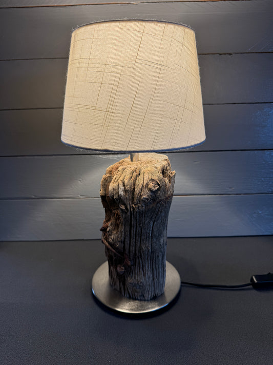 Treibholzlampe rund 20 cm Hellbeige mit warmem Licht