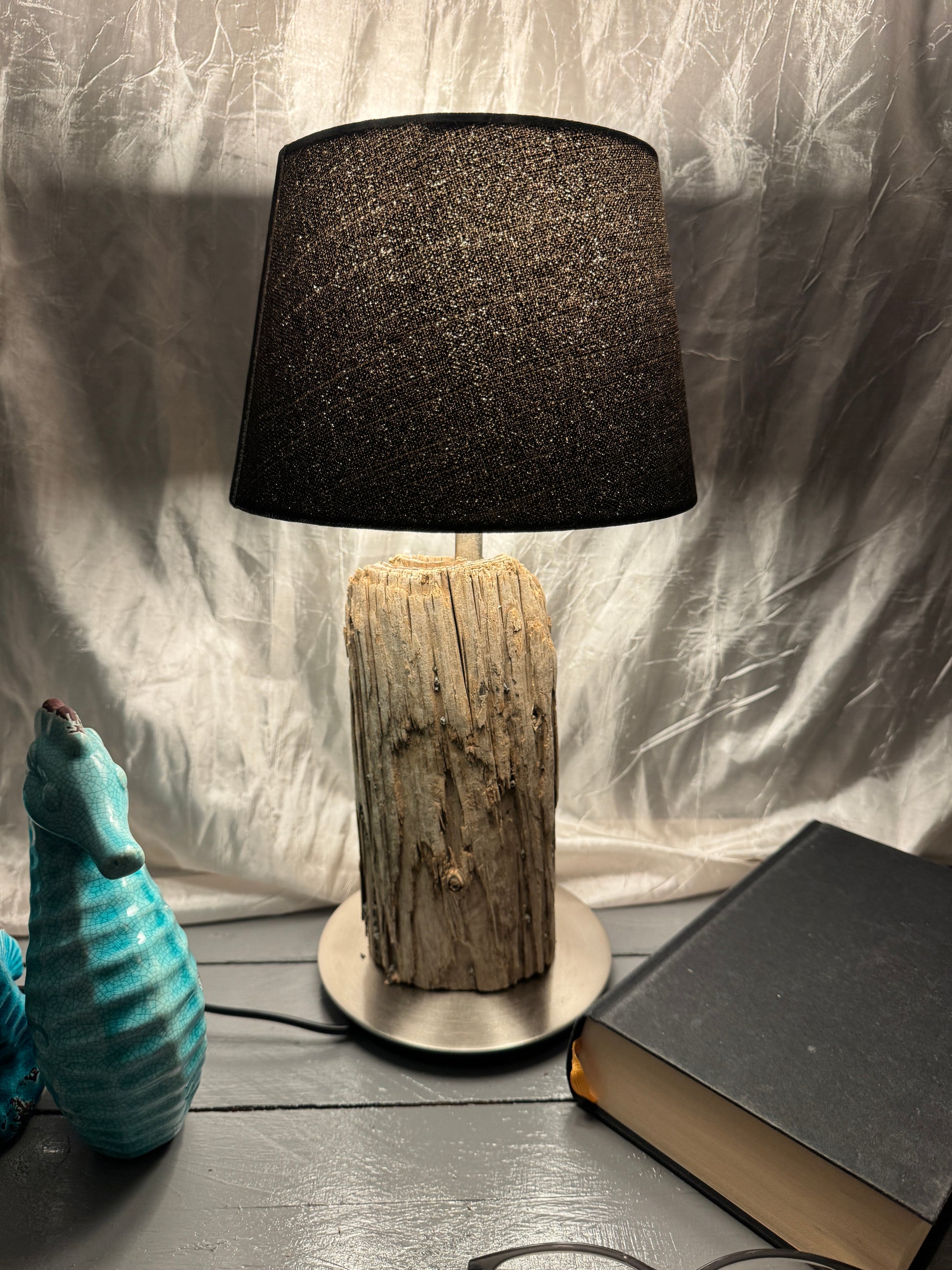 Detailansicht der Treibholzlampe Nordseelicht Garding aus Nordsee-Treibholz