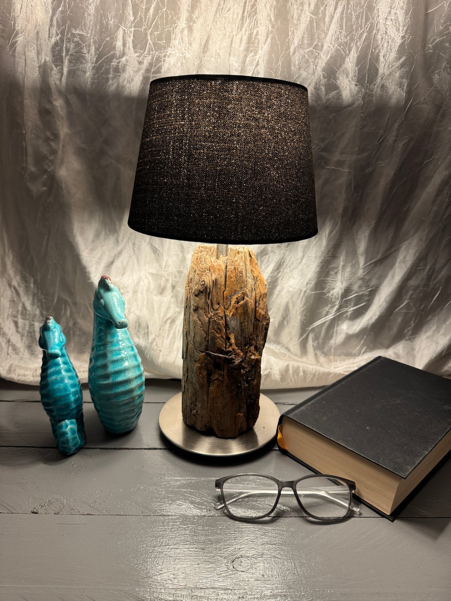 Treibholzlampe Nordseelicht Garding mit rundem Lampenschirm 20 cm Schwarz und warmem Licht