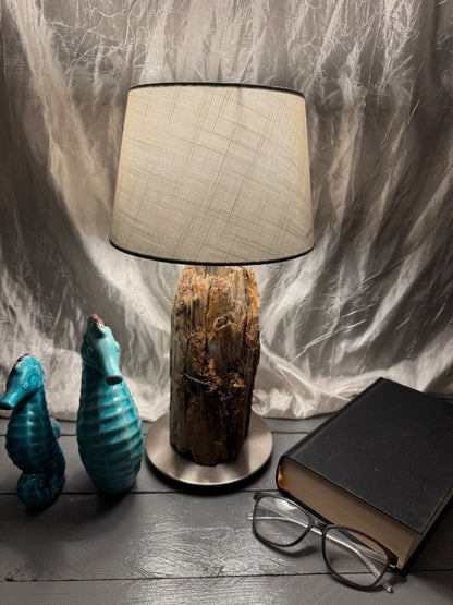 Treibholzlampe Nordseelicht Garding mit rundem Lampenschirm 20 cm Taupe und warmem Licht